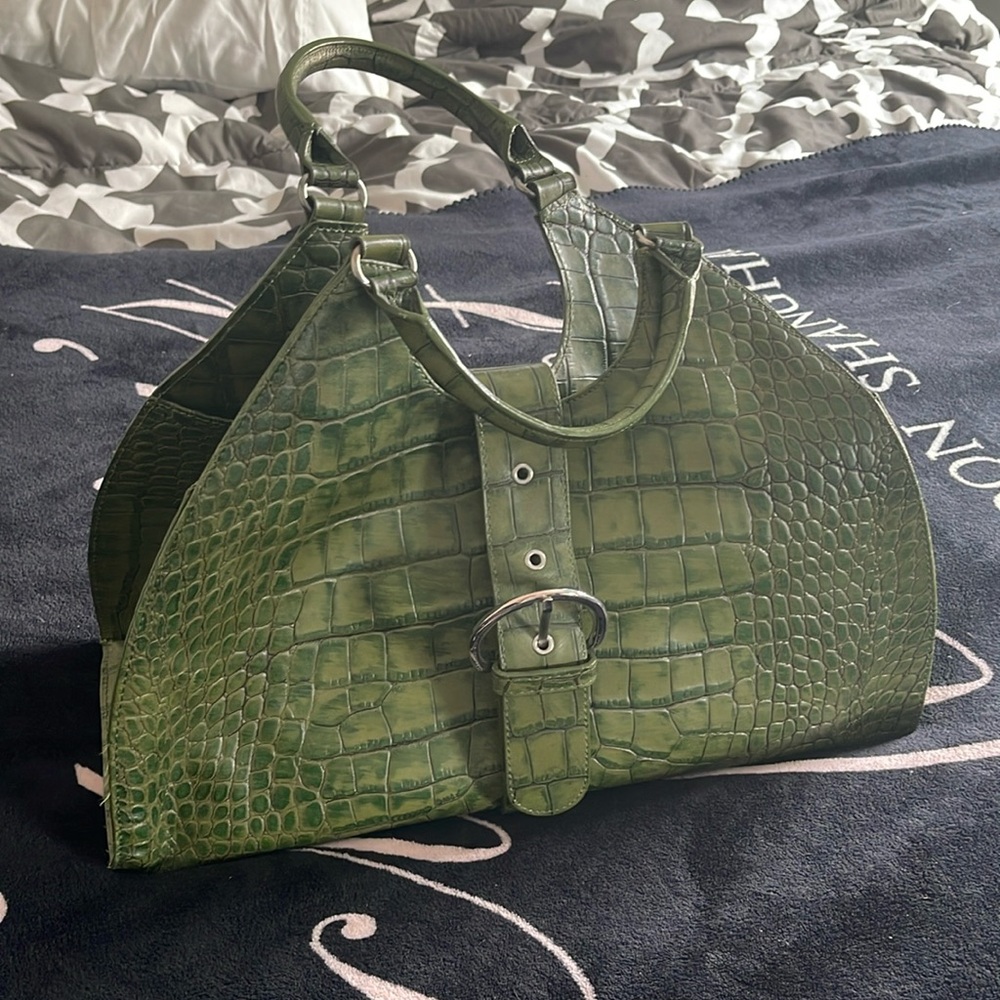 Video- Charlie Lapson Croco 🐊 Embossed Bag